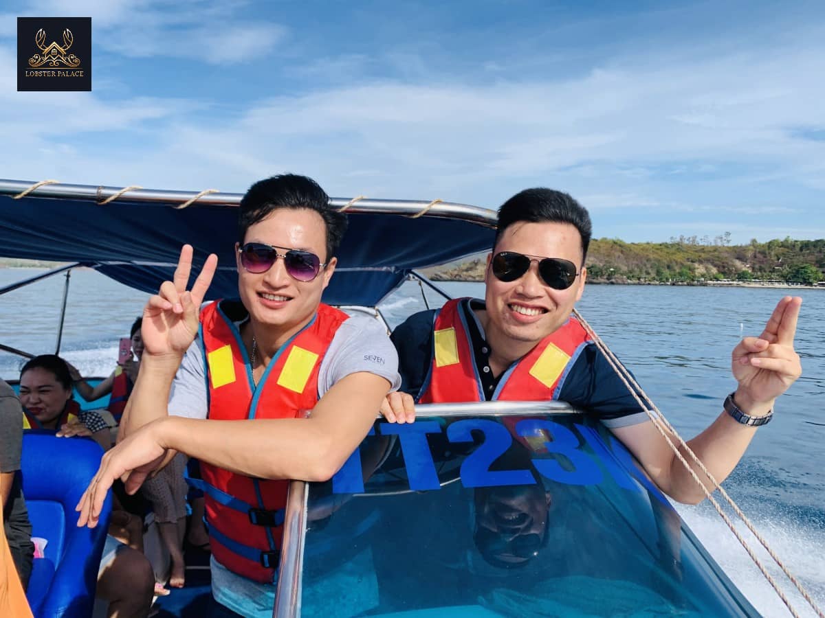 Đi Cano Ra Đảo Bình Ba Như Thế Nào? Hướng Dẫn Chi Tiết Và Gợi Ý Lưu Trú Tại Khách Sạn Tôm Hùm