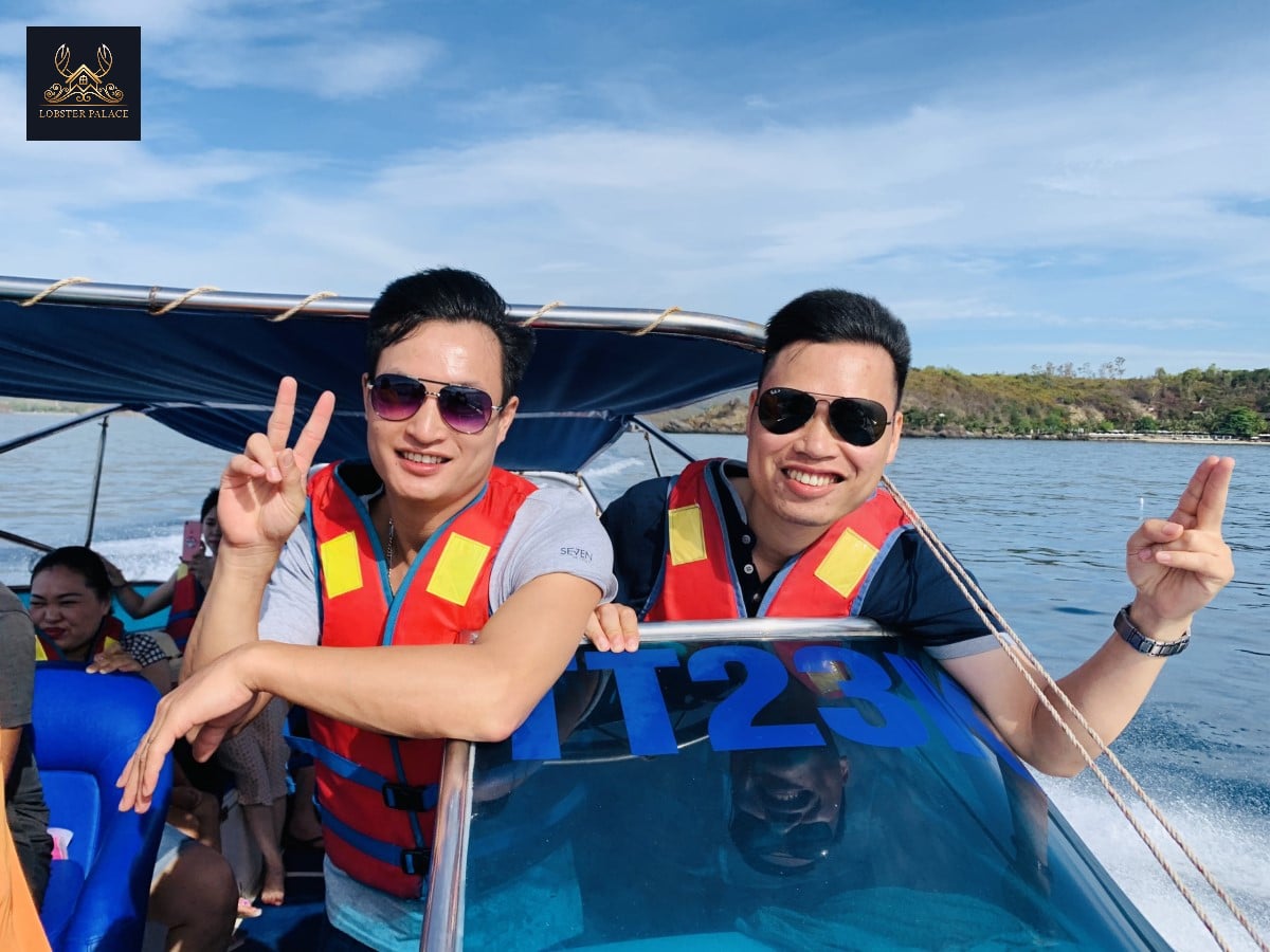 Đi Cano Ra Đảo Bình Ba Như Thế Nào? Hướng Dẫn Chi Tiết Và Gợi Ý Lưu Trú Tại Khách Sạn Tôm Hùm