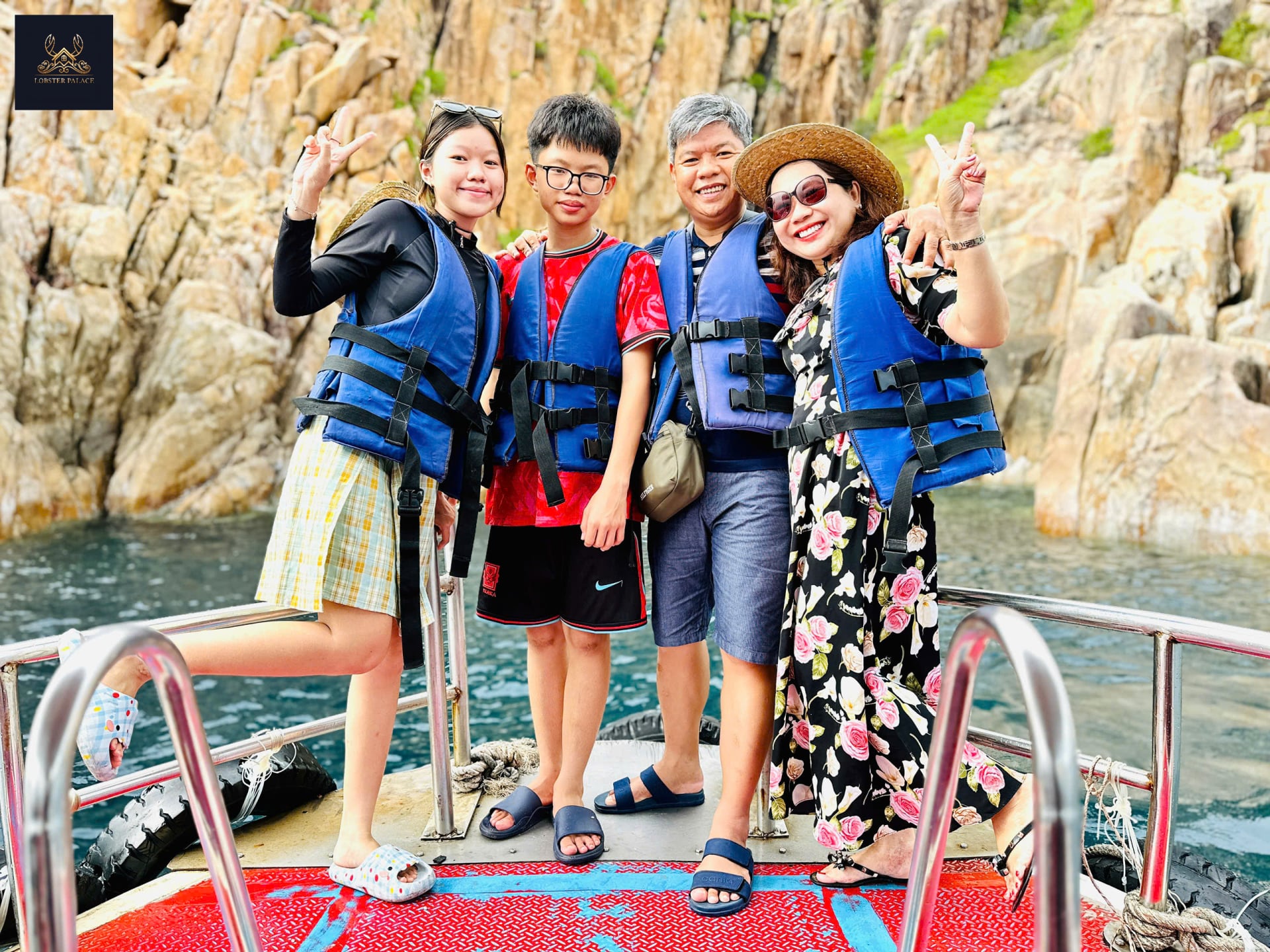 Tour Đảo Bình Ba 1 Ngày – Lịch Trình Chi Tiết & Ăn Tôm Hùm Tại Tôm Hùm Palace